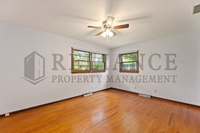 Building Photo - 6406 E Beachy Ave
