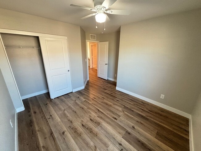 Building Photo - Stunning 3Bed/2Bath/2Car Townhome located in the N. Las Vegas/Tule Springs area!