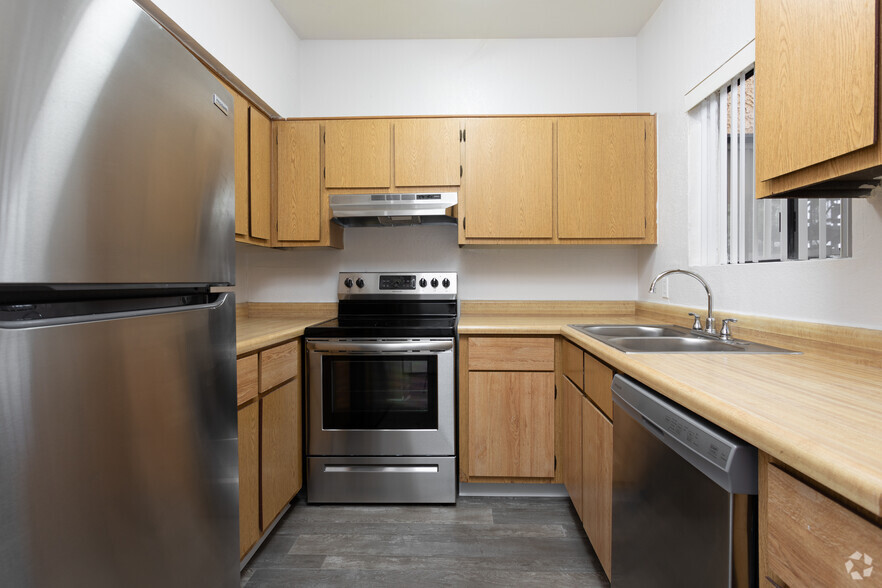 2BR, 1BA - 819 SF - Arches at Oracle Apartments