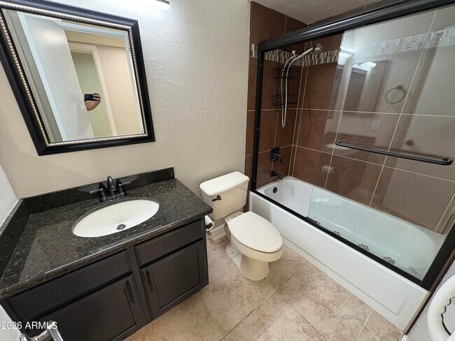 Building Photo - 5535 W Willow Ave