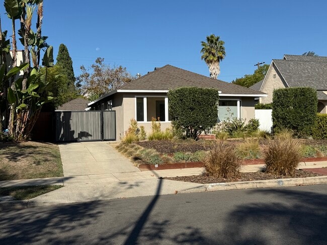 Building Photo - 1221 S Curson Ave