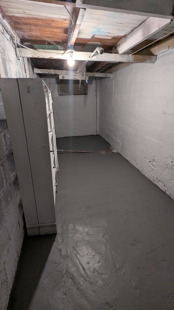 Building Photo - A charming 3-bedroom, 1.5-bathroom home located in the vibrant city of Akron