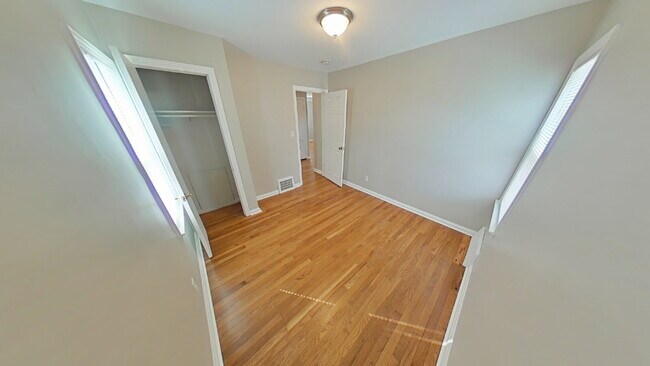 Building Photo - "3-Bed Haven with Granite Touches in St. Clair Shores – Perfect for Cozy Living!"
