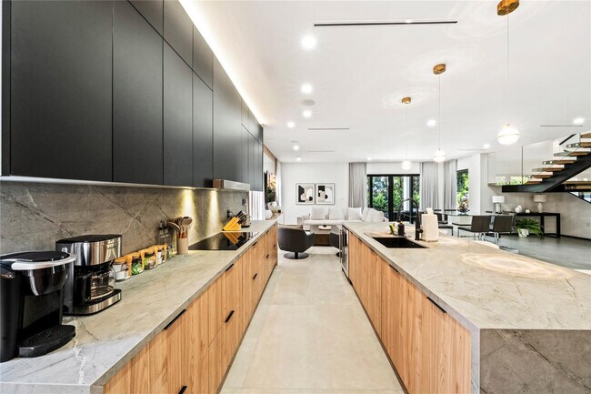 Building Photo - 3320 NE 17th St