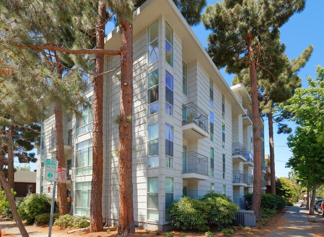 Building Photo - 2240 Blake St