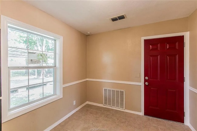 Building Photo - 905 N Banks St