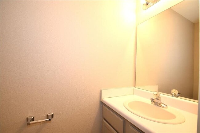 Building Photo - 2510 SE 4th St