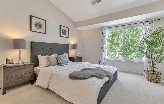 Building Photo - Beautifully Updated 2-Bed, 2-Bath Condo in Serene San Ramon Setting