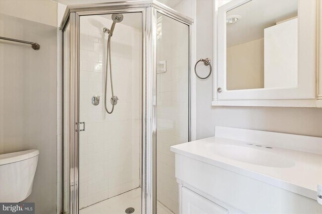 Building Photo - 501 Slaters Ln