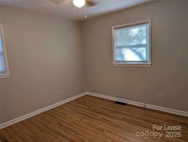 Building Photo - 448 E John St