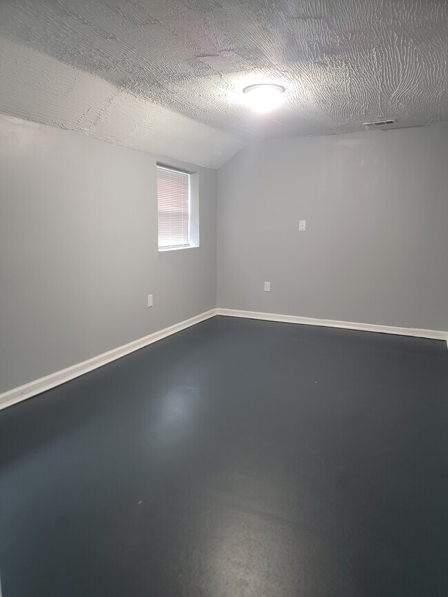 Bedroom 2 - 1029 Hillcrest Dr SE