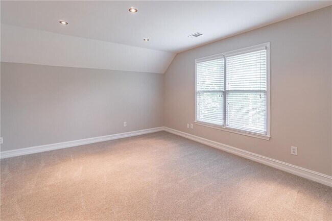 Building Photo - 205 Vickery Way