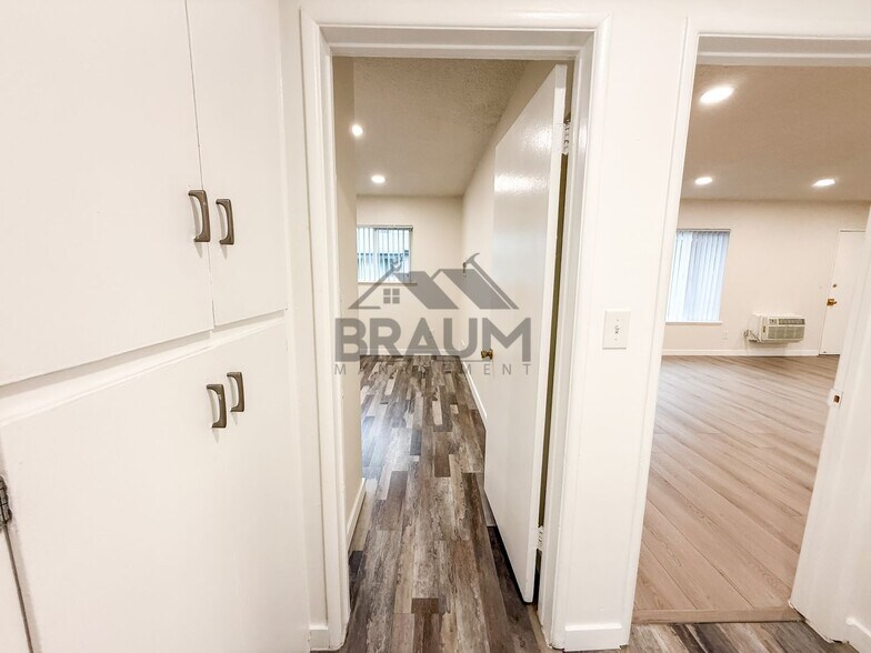 Building Photo - 5131 Buffalo Ave