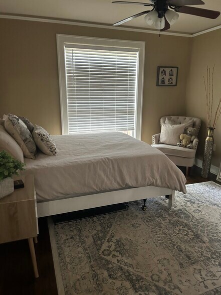 Building Photo - 1023 Scott St