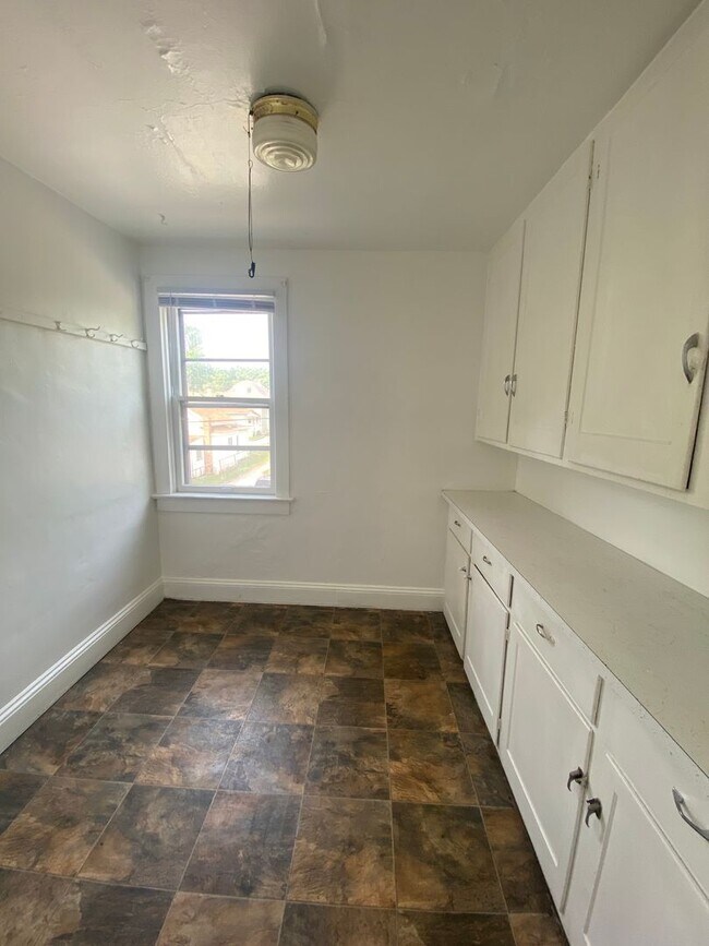 Building Photo - 677 Frederick St