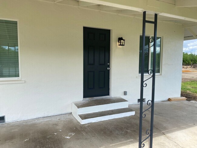 Building Photo - 1594 7th Ave Dr