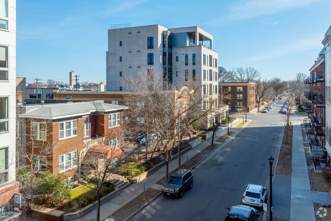 Building Photo - 3029 Holmes Ave