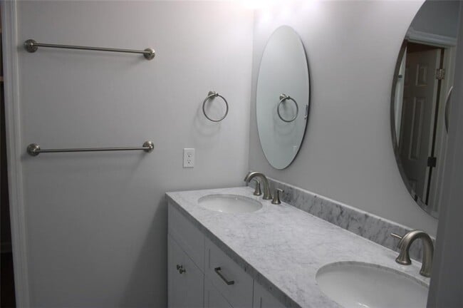 Building Photo - 110 Sandalwood Dr