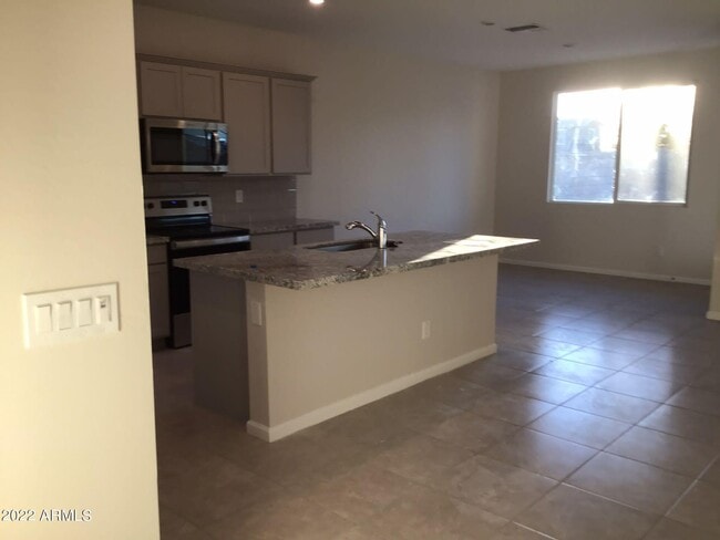Building Photo - 691 S Silvercreek Pl