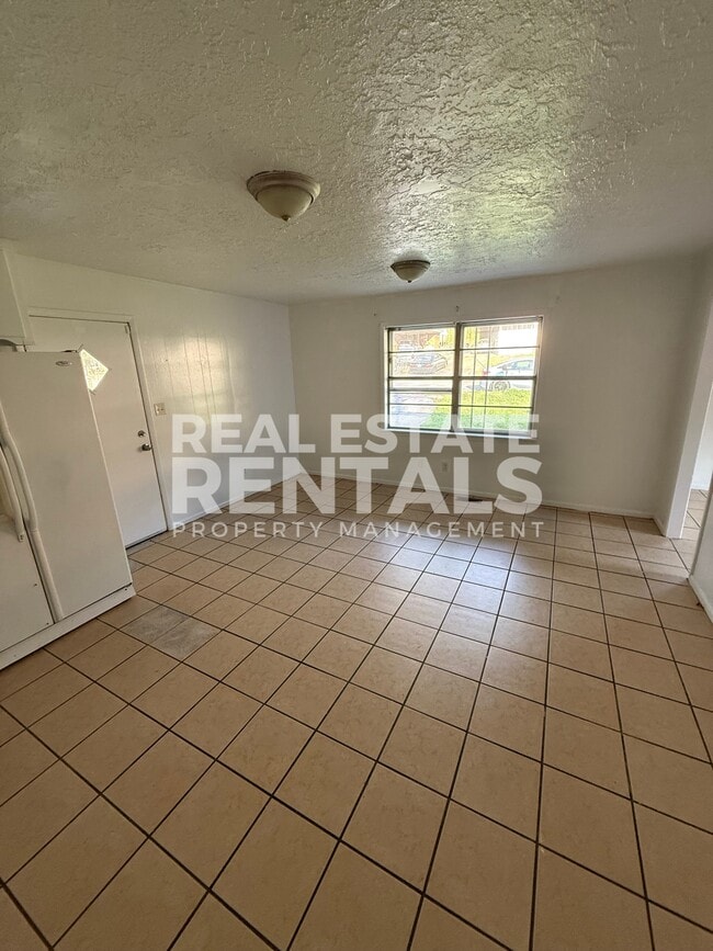 Building Photo - 1207 Brookside Dr