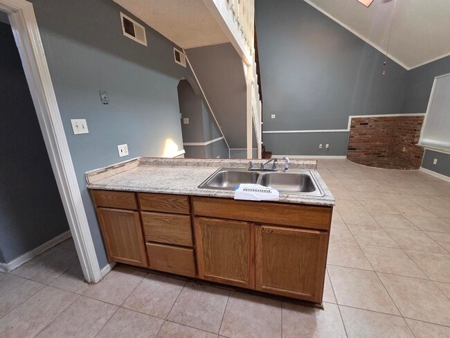 Building Photo - 96 Willow Dr