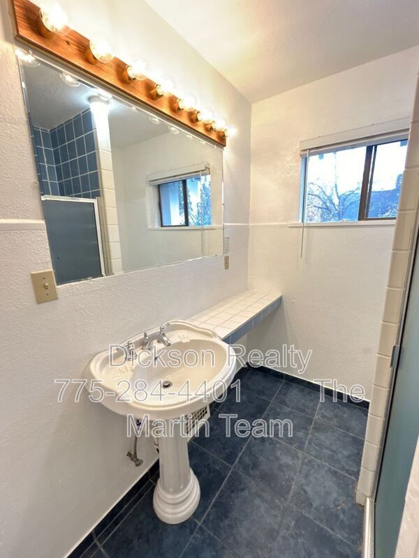 Building Photo - 901 Walker Ave