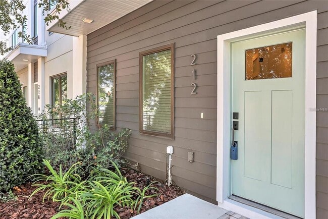 Building Photo - 212 E Pineloch Ave