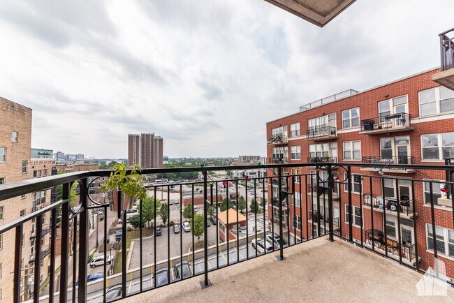 Building Photo - 6 S Laflin St