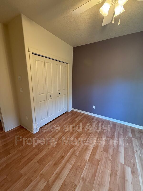 Building Photo - 8758 NE Delamere Way