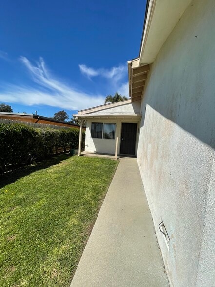 Building Photo - 453 Sancado Ter