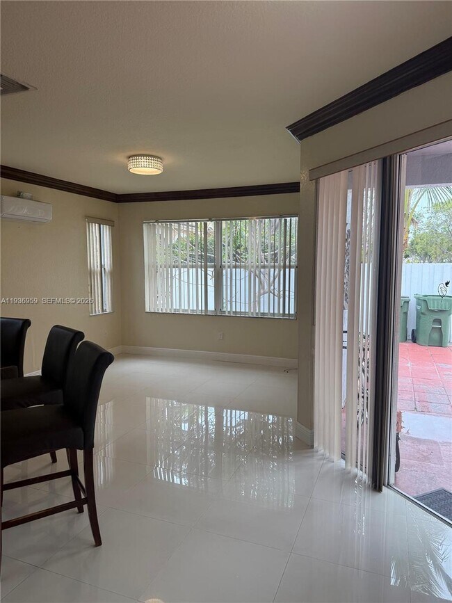 Building Photo - 3951 NE 13th Dr