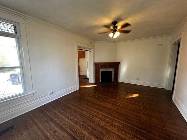 Building Photo - 227 N Washington St