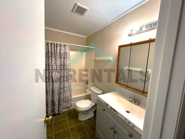 Building Photo - 663 Sunnybrook Rd