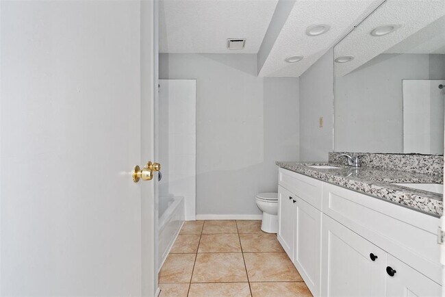 Building Photo - 4707 Cairnsean St