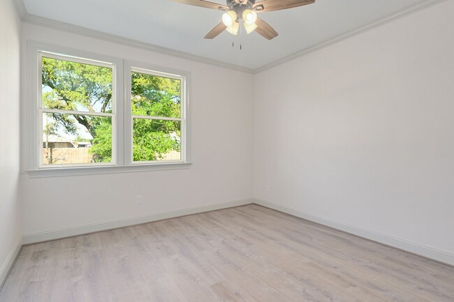 Building Photo - 1510 Echols St