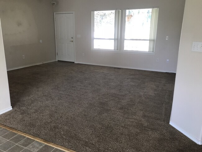 Building Photo - Cute Nampa home in one of  the most desirable neighborhoods. Fabulous location. 7159 E. Hampton.