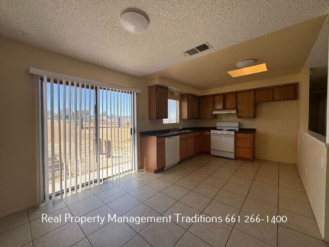 Building Photo - Cozy 3 Bed, 1 Bath