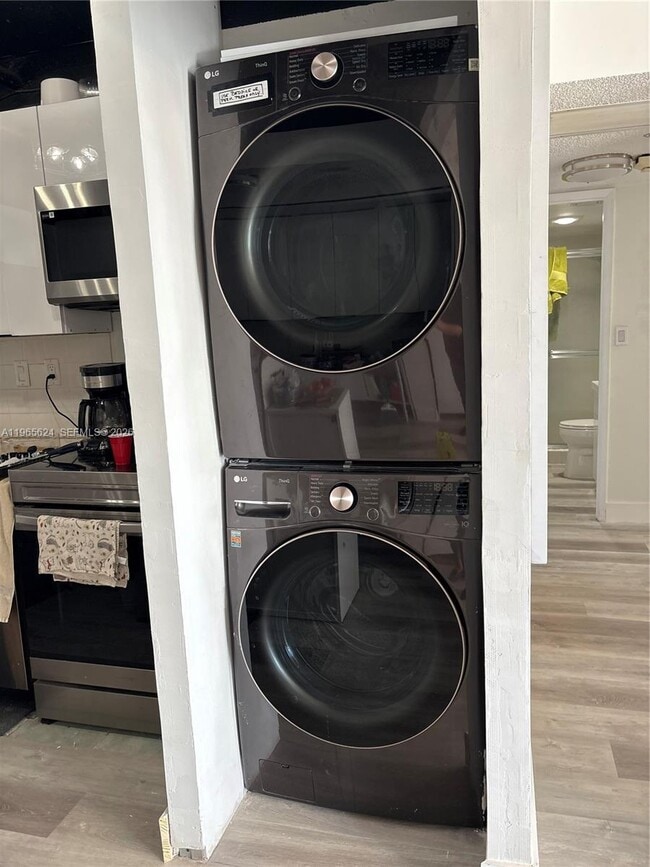 Building Photo - 20355 NE 34th Ct