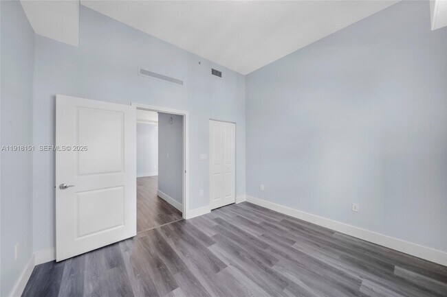 Building Photo - 7900 Harbor Island Dr