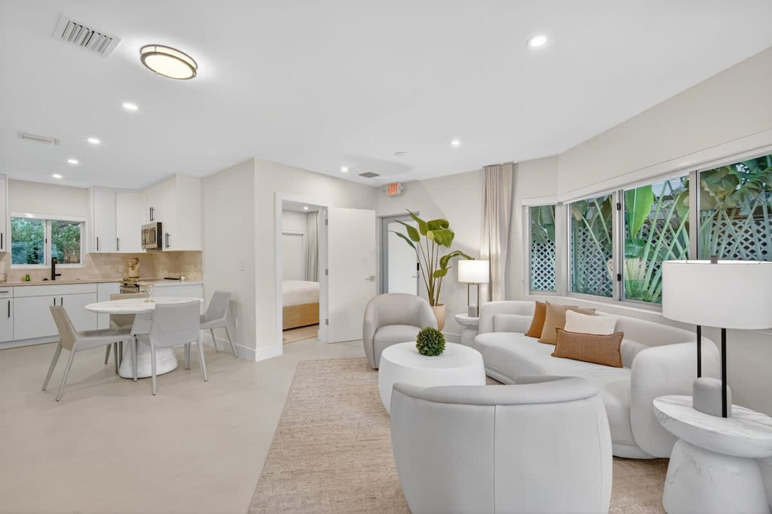 Building Photo - 8109 Harding Ave