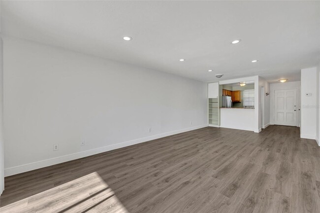 Building Photo - Fantastic Winter Park Condo