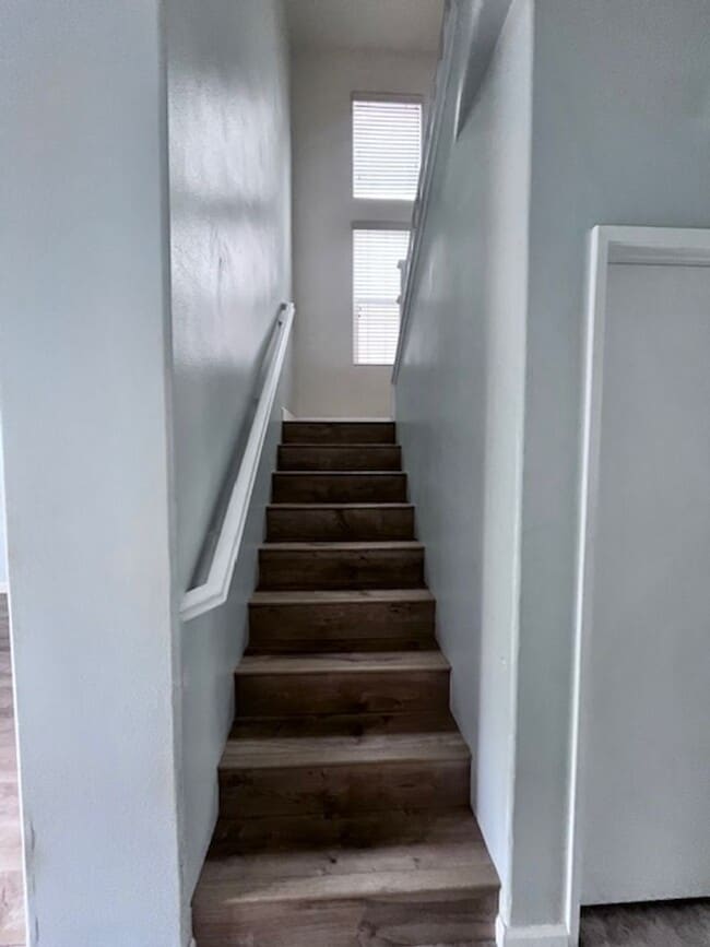 Building Photo - Redlands Home in Gated Community