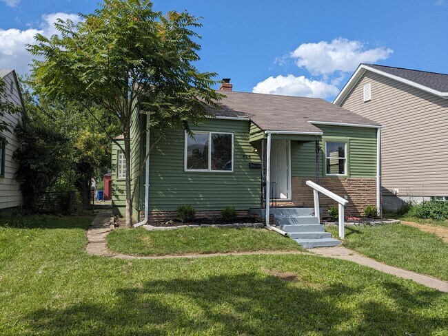 Primary Photo - 926 E 19th Ave