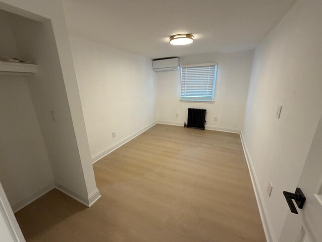 Building Photo - Great Home For RWJMS/Rutgers Students * Walk to New Brunswick/Highland Park Nightlife * All Utili...