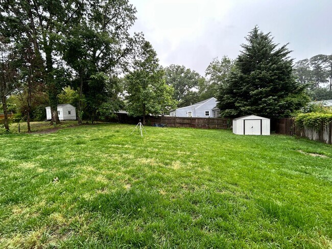 Building Photo - 1124 Bridle Ln