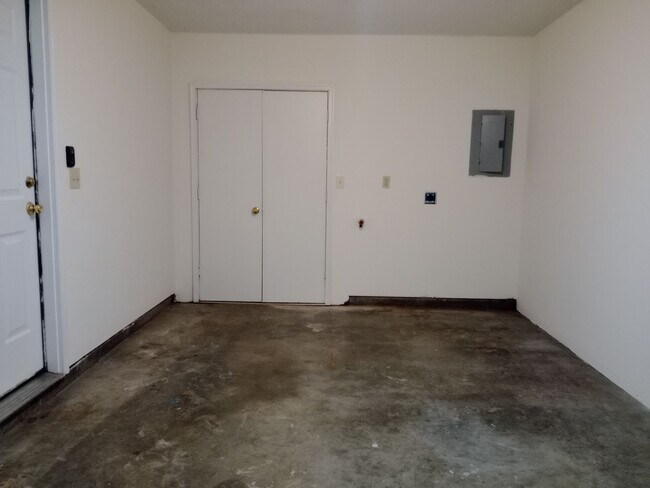 Building Photo - 4414-4416-4416 Cheryl Ct