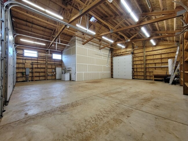 Building Photo - Barndominium