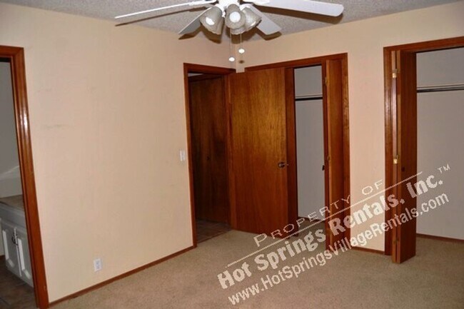 Building Photo - 9 Ona Cir