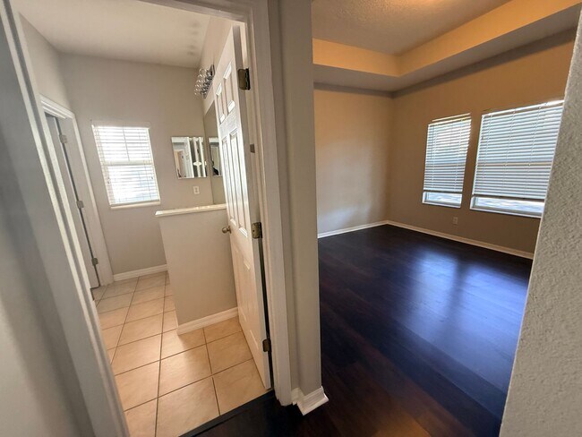 Building Photo - 1110 Oak Pond Dr