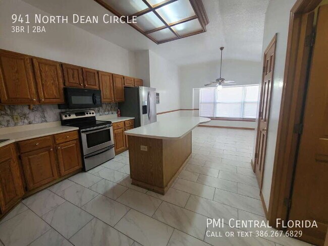 Building Photo - 941 N Dean Cir